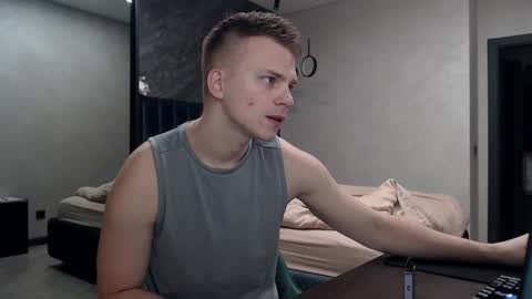 Snapshot of pretty_sweety chatting on October 27, 2025, 7:01 am Justin online show from October 27, 2025, 7:01 am