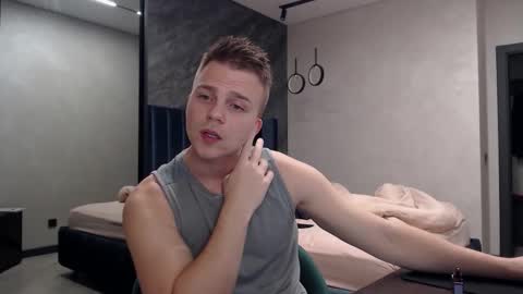 Snapshot of pretty_sweety chatting on October 31, 2025, 7:37 pm Justin online show from October 31, 2025, 7:37 pm