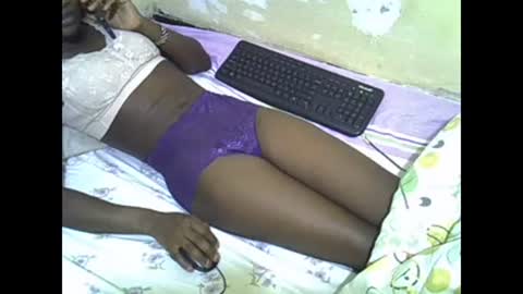 Snapshot of prettyalma chatting on January 2, 2025, 7:44 am prettyalma online show from January 2, 2025, 7:44 am