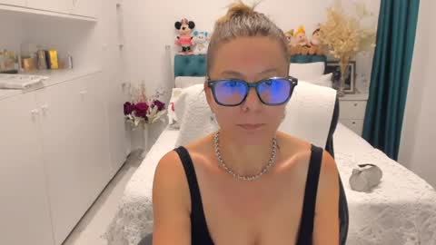 Snapshot of prettyblackeyes chatting on July 15, 2026, 10:59 pm wilma online show from July 15, 2026, 10:59 pm