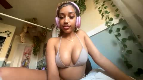 prettyblackgal online show from November 23, 2025, 9:36 pm