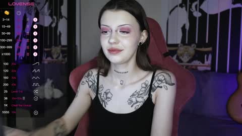 Snapshot of prettybones chatting on December 29, 2024, 6:45 am Violet online show from December 29, 2024, 6:45 am
