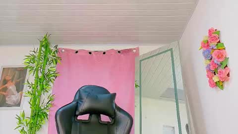 Snapshot of prettybunnies08 chatting on February 3, 2026, 8:30 am Enzo Denis online show from February 3, 2026, 8:30 am