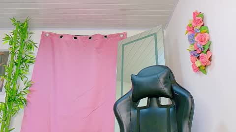 Snapshot of prettybunnies08 chatting on February 22, 2026, 11:47 pm Enzo Denis online show from February 22, 2026, 11:47 pm