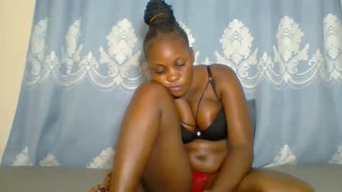 Snapshot of prettydarkskin002 chatting on October 24, 2025, 12:08 am SHANIA online show from October 24, 2025, 12:08 am