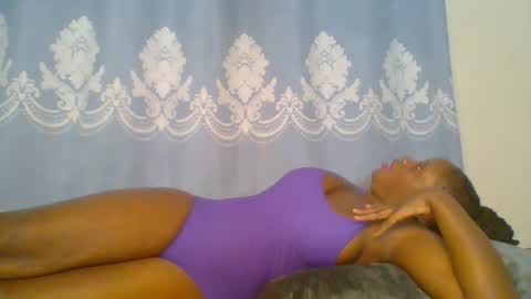 Snapshot of prettydarkskin002 chatting on October 28, 2025, 12:58 am SHANIA online show from October 28, 2025, 12:58 am