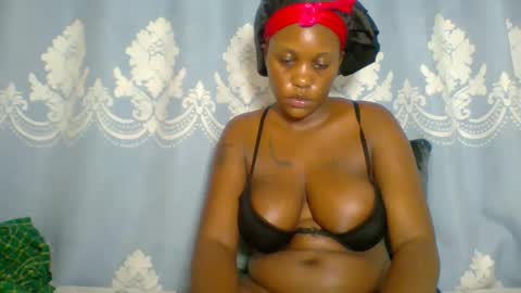 Snapshot of prettydarkskin002 chatting on November 10, 2025, 4:00 am SHANIA online show from November 10, 2025, 4:00 am