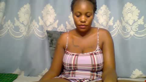 Snapshot of prettydarkskin002 chatting on November 19, 2025, 7:36 pm SHANIA online show from November 19, 2025, 7:36 pm