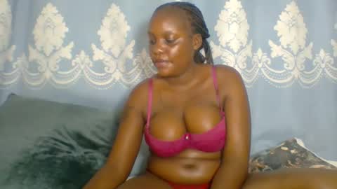 Snapshot of prettydarkskin002 chatting on December 23, 2025, 8:45 am SHANIA online show from December 23, 2025, 8:45 am