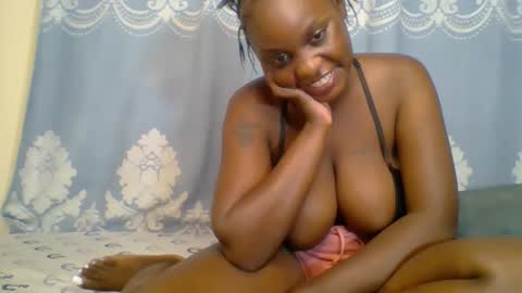 Snapshot of prettydarkskin002 chatting on January 5, 2026, 9:40 pm SHANIA online show from January 5, 2026, 9:40 pm