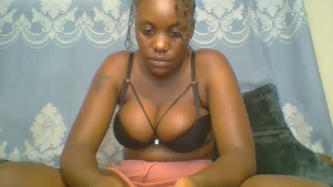 Snapshot of prettydarkskin002 chatting on January 8, 2026, 11:01 am SHANIA online show from January 8, 2026, 11:01 am