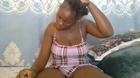 Snapshot of prettydarkskin002 chatting on February 1, 2026, 7:40 am SHANIA online show from February 1, 2026, 7:40 am