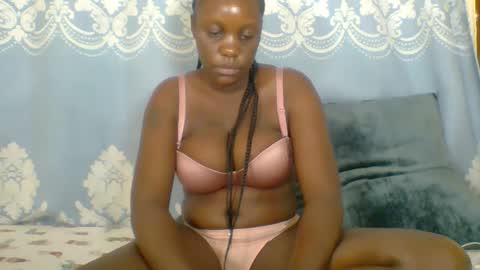 Snapshot of prettydarkskin002 chatting on February 4, 2026, 9:15 am SHANIA online show from February 4, 2026, 9:15 am