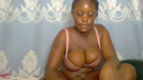 Snapshot of prettydarkskin002 chatting on February 14, 2026, 1:13 am SHANIA online show from February 14, 2026, 1:13 am