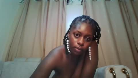 prettydulce online show from December 3, 2025, 2:52 am