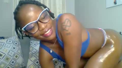 Snapshot of prettyela chatting on January 6, 2026, 10:34 pm PrettyEla online show from January 6, 2026, 10:34 pm