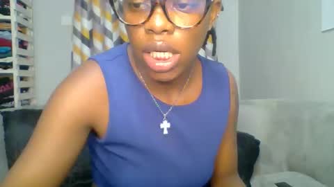 Snapshot of prettyela chatting on February 19, 2026, 12:39 am PrettyEla online show from February 19, 2026, 12:39 am