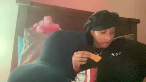 prettyfacefemale online show from May 13, 2026, 5:16 am