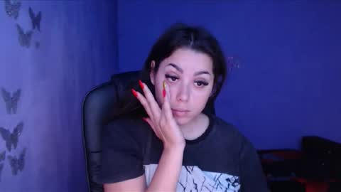 Snapshot of prettyjulliette chatting on December 17, 2024, 12:22 pm prettyjulliette online show from December 17, 2024, 12:22 pm
