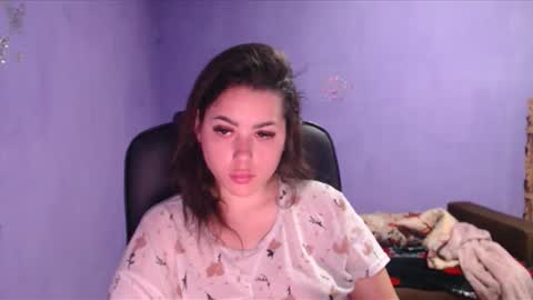 Snapshot of prettyjulliette chatting on January 2, 2025, 3:51 pm prettyjulliette online show from January 2, 2025, 3:51 pm