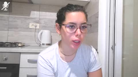 prettyjulliette online show from November 23, 2025, 2:28 pm