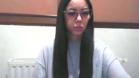 prettyjulliette online show from March 28, 2026, 2:49 pm