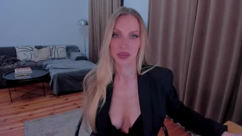 Eva online show from May 15, 2026, 10:50 pm