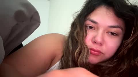 prettylatinamomma01 online show from October 15, 2025, 1:44 pm