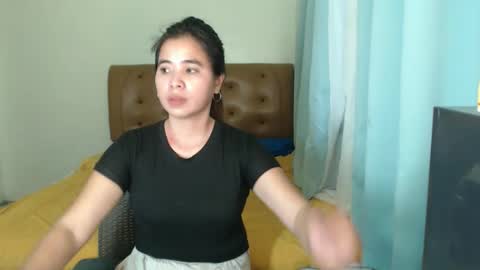 Snapshot of prettylicious_girl chatting on April 6, 2026, 3:15 am precious online show from April 6, 2026, 3:15 am