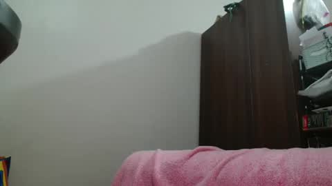 Snapshot of prettyme28 chatting on March 18, 2026, 8:17 am prettyme28 online show from March 18, 2026, 8:17 am