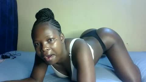 Snapshot of prettymelly_ chatting on October 7, 2025, 12:19 am Melly online show from October 7, 2025, 12:19 am