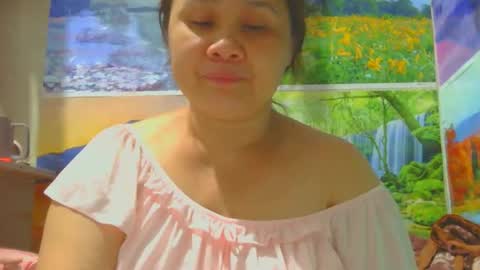 Snapshot of prettynhing chatting on November 19, 2025, 3:23 pm Nhing online show from November 19, 2025, 3:23 pm