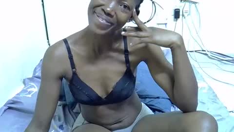 Pretty Queen online show from November 15, 2025, 2:42 am