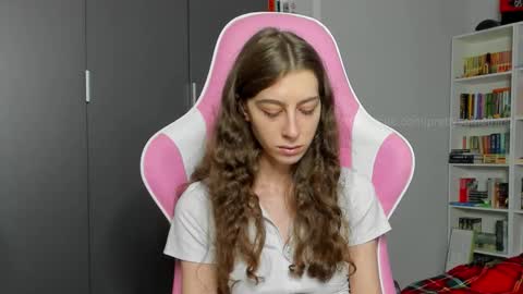 Snapshot of prettysomething chatting on October 3, 2025, 5:10 pm Sophie next stream will be at Monday i will wait you guys online show from October 3, 2025, 5:10 pm