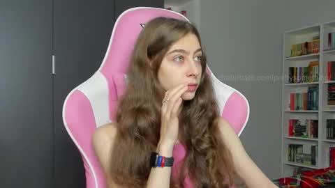 Snapshot of prettysomething chatting on October 9, 2025, 6:22 am Sophie next stream will be at Monday i will wait you guys online show from October 9, 2025, 6:22 am