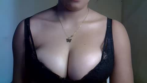prettyy01 online show from June 5, 2026, 7:36 am
