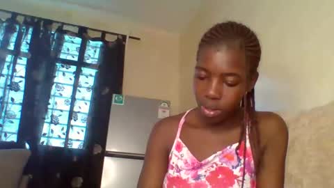Snapshot of prettyzuzu chatting on October 20, 2025, 7:20 am prettyzuzu online show from October 20, 2025, 7:20 am