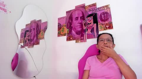 Snapshot of pricesa_milf chatting on February 5, 2026, 2:33 pm Princessa online show from February 5, 2026, 2:33 pm