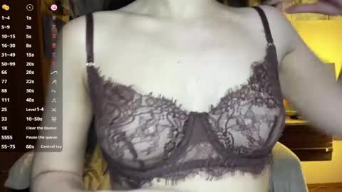 Amelia online show from April 25, 2026, 1:41 pm