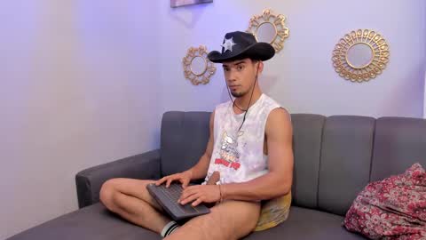 prince_arthur77 online show from February 12, 2025, 6:51 pm