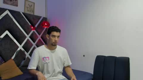 prince_arthur77 online show from February 25, 2025, 1:06 pm