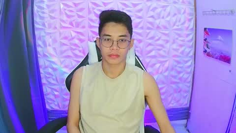 Snapshot of prince_harrison chatting on November 19, 2025, 10:48 am prince_harrison online show from November 19, 2025, 10:48 am