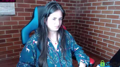 Snapshot of princesa_leia_zathur chatting on September 26, 2025, 1:20 am Leia online show from September 26, 2025, 1:20 am