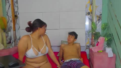 PrincesANDdark online show from December 19, 2025, 1:18 pm