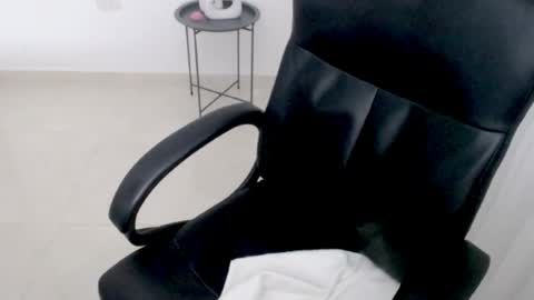 Snapshot of princess_19x chatting on April 15, 2026, 12:17 am valery dollx online show from April 15, 2026, 12:17 am