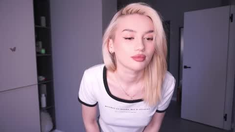 Snapshot of princess_blondee chatting on April 7, 2026, 7:53 am Scarlette online show from April 7, 2026, 7:53 am