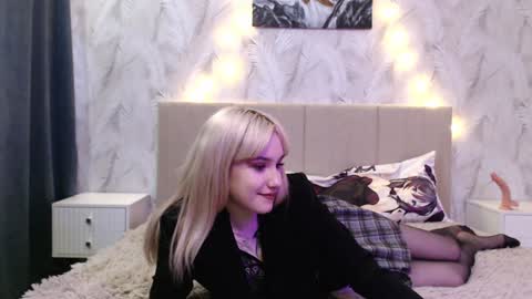 Snapshot of princessshy___ chatting on December 15, 2024, 12:17 pm 18 y.o online show from December 15, 2024, 12:17 pm