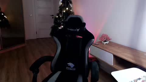 Snapshot of princessshy___ chatting on February 17, 2025, 7:10 pm 18 y.o online show from February 17, 2025, 7:10 pm