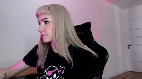 Snapshot of princessshy___ chatting on February 22, 2025, 12:51 pm 18 y.o online show from February 22, 2025, 12:51 pm