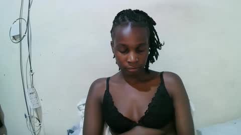 pritty_amber online show from April 7, 2026, 6:52 pm